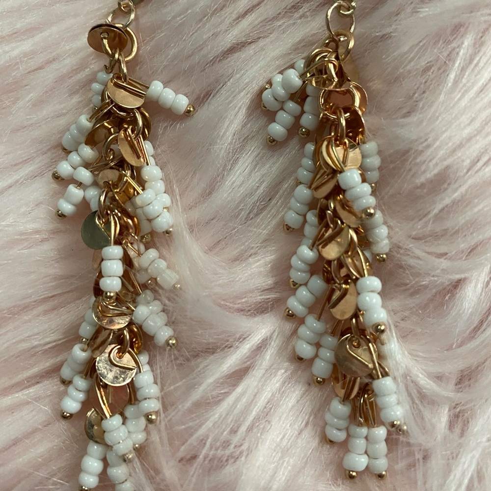Handmade Rose Gold Copper White Beaded Earrings Beach Vacay - Picture 3 of 4